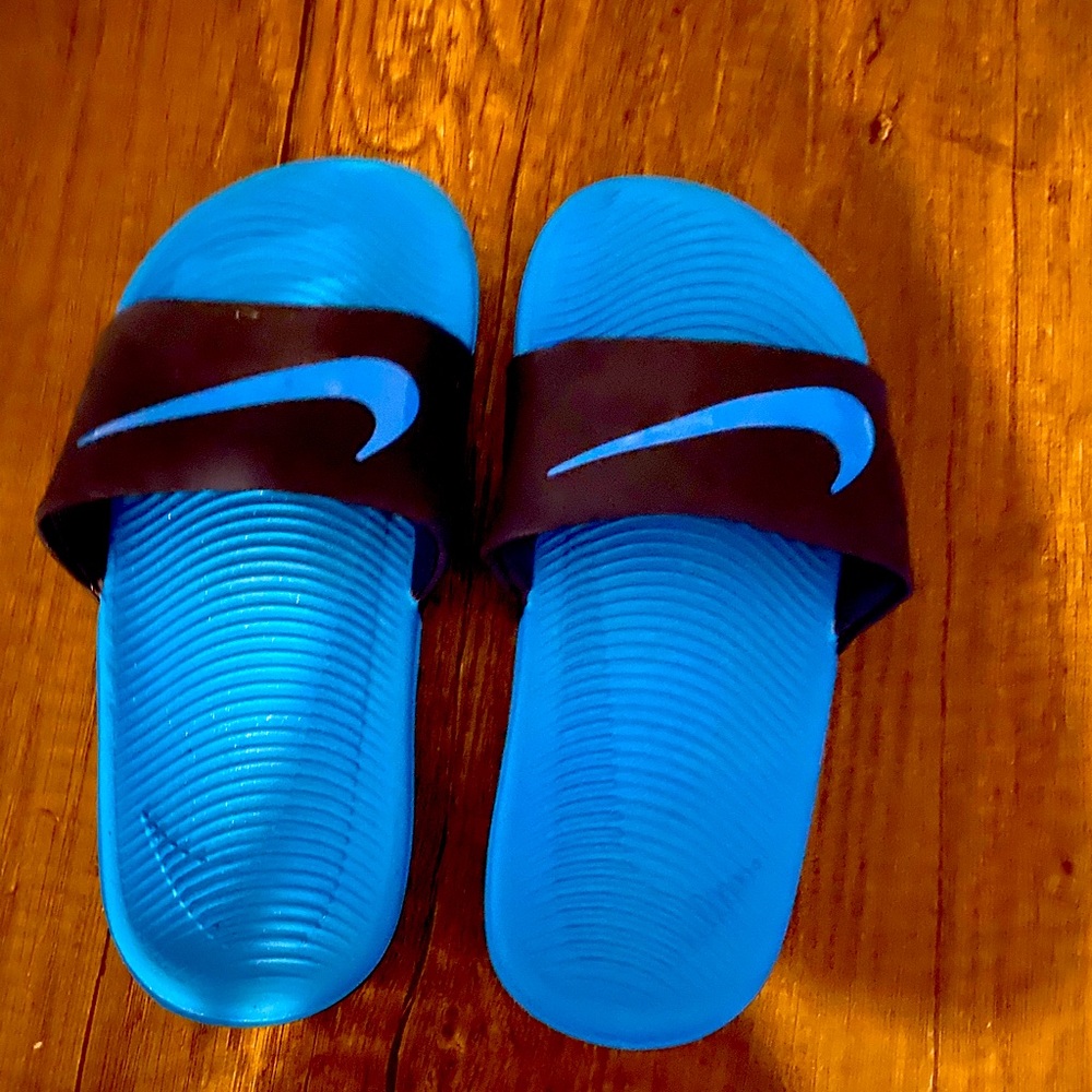 Toddler Nike slippers